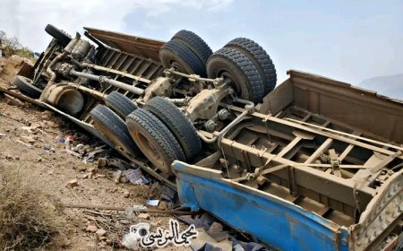 انقلاب قاطرة نقل بضائع بنقيل الشيم