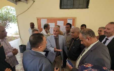 بحضور الوكيل الشبحي وأمين عام محلي أبين الحامد دشنّ مشروع القسائم الصحية لخدمات الصحة الانجابية وزيارة عدد من المرافق الصحية بأبين.