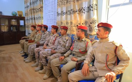 قائد محور تعز يستقبل الضباط الجامعيين خريجي الكليات العسكرية