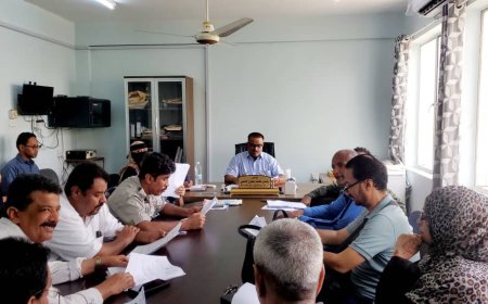 مدير عام مديرية التواهي يترأس اجتماعاً تنفيذياً ويشدد على الارتقاء بالخدمات العامة