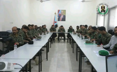 قوات الحزام الأمني بعدن تدشن دورة تدريبية للإداريين في مجال القوى البشرية