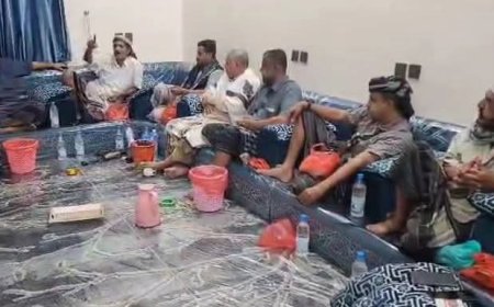اللجنة الشعبية لفتح طريق عقبة ثرة تلتقي بقائد الحزام الأمني في محافظة أبين