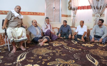 مدير تربية محافظة حضرموت (الساحل) يزور عدداً من رواد التعليم بمديرية غيل باوزير