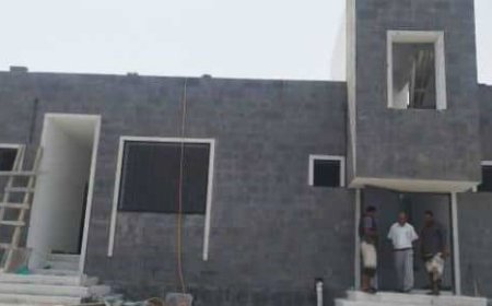 تعز.. بدعم طارق صالح.. اقتراب استكمال مشروع توسعة مستشفى "ذو باب المندب" الريفي