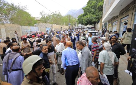 موكب جنائزي مهيب للحاج الشيباني ومواراة جثمانه الثرى في مسقط رأسه بتعز