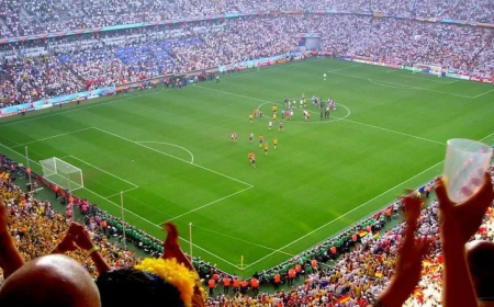 البصمة الكربونية لكرة القدم بطولات بمليارات الأطنان: كيف تُسهم كرة القدم في أزمة المناخ؟