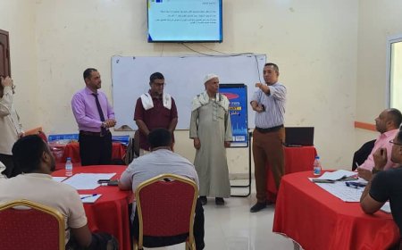 رئيس مجلس إدارة السوق المركزي و مدير مكتب الشؤون الإجتماعية بمديرية القطن يختتمان الدورة التدريبية للمرشحين للعمل بالسوق المركزي للعسل