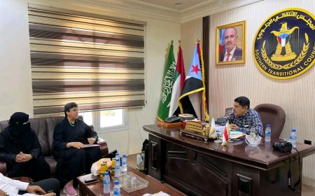 رئيس تنفيذية انتقالي حضرموت يلتقي بالأكاديمية والخبيرة الدولية الدكتورة إلهام مانع