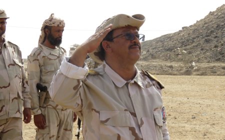 قائد اللواء الرابع دعم وإسناد يعزي في وفاة قائد سرية القيادة باللواء