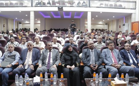 الأمين العام لمحلي حضرموت يشهد الحفل الخطابي والتكريمي لتخريج 46 طالبًا وطالبة في دبلوم الطوارئ التوليدية والوليدية بساحل حضرموت