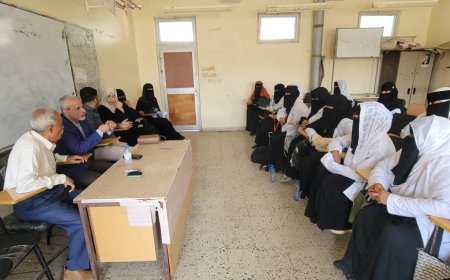 الوكيل الشبحي يتفقد سير العملية الدراسية للقابلات بمعهد الدكتور أمين ناشر للعلوم الصحية