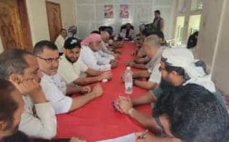 مدير عام قعطبة يترأس اجتماعاً هاماً لاصلاح مجاري المركزي وادي شداد، وتوفير مياه الشرب بمدينة قعطبة