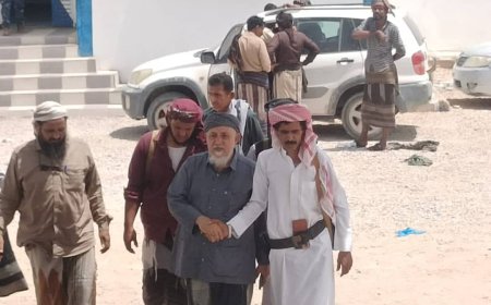الشيخ باحنحن وشخصيات قبلية بميفعة في ضيافة آل لكرش باعوضة لبناء الثقة والروابط الاجتماعية بين قبائل المديرية