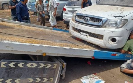 مديرية عتق تطلق حملة لرفع السيارات المتهالكة من شوارع المدينة