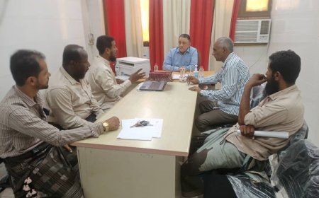 أمين عام محلي أبين يناقش تدخلات الهلال الأحمر خلال النصف الأول من العام الحالي 2025