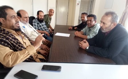 مدير عام مكتب الصحة بأبين يزور مركز دحر الملاريا والمركز الصحي بالمخزن مديرية خنفر