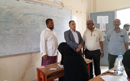 بحضور الحامد واليوسفي عميد معهد الدكتور أمين ناشر للعلوم الصحية فرع أبين يطلع على سير عملية الامتحانات النهائية للعام 2024-2025م