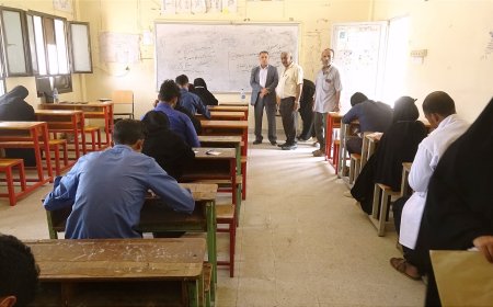 الأمين العام لمحلي أبين يدشن امتحانات المعهد الصحي بجعار