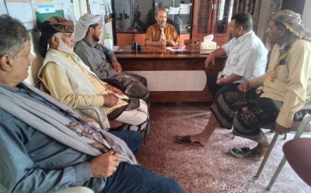 مدير الصحة بأبين يلتقي بمسؤولي جمعية الحكمة اليمانية الخيرية