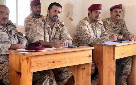 اللواء مرصع يدشن دورتين تدريبيتين في محور الغيضة لتعزيز الجاهزية والانضباط العسكري