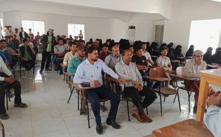 منسقية المجلس الانتقالي بكلية يافع الجامعية تنظم محاضرة حول حرب المنافذ