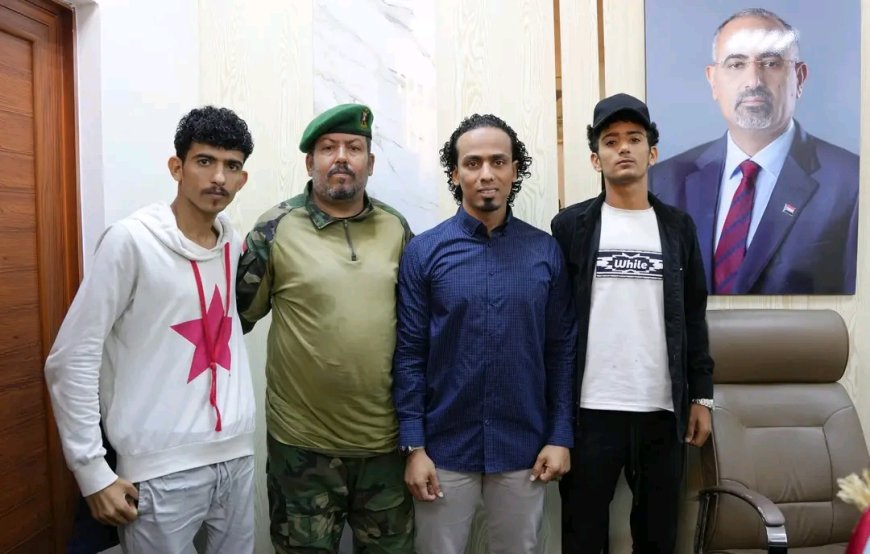 حذر من السباحة هذه الأيام في سواحل العاصمة عدن.. السقاف يكرم شاباً أنقذ غريقاً في ساحل جولدمور بالتواهي