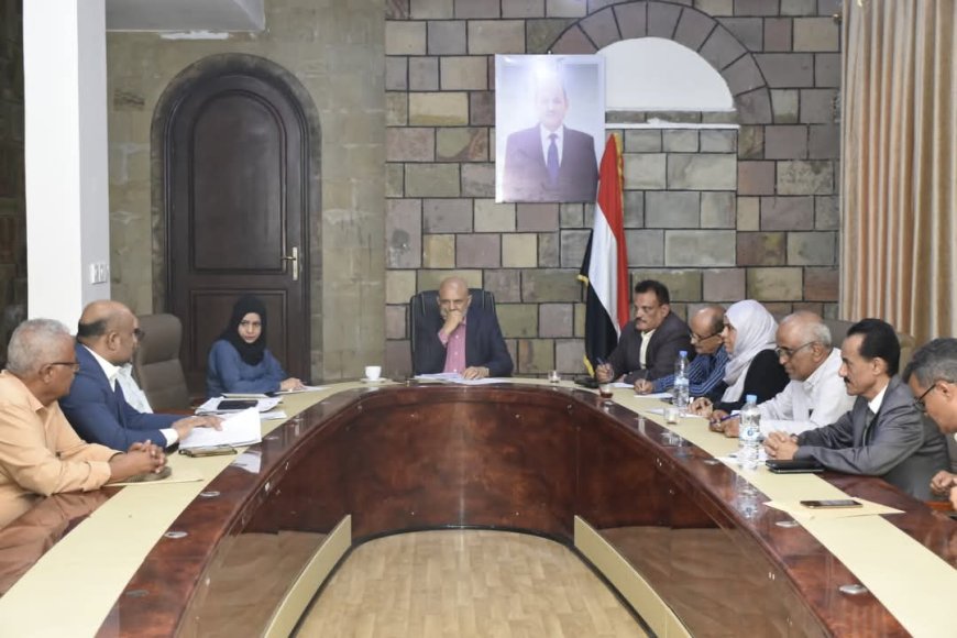 محافظ تعز يوجه بتنفيذ خطة الإستجابة الطارئة لمواجهة الأوبئة