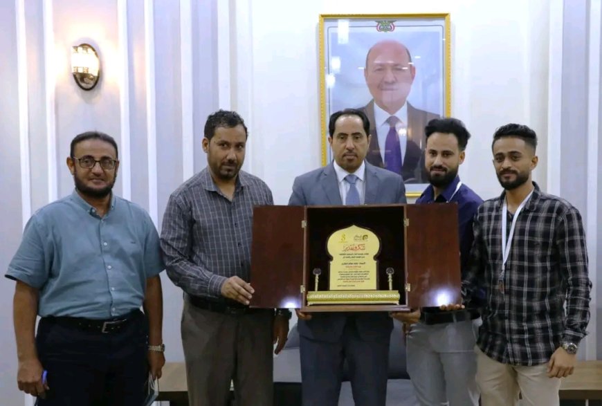 الوزير البكري يتسلم درع مؤسسة إبذار التنموية الثقافية