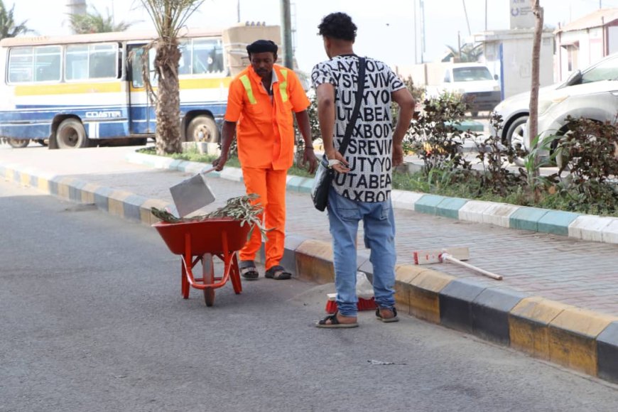تحت شعار "جمال عدن بإستدامة نظافتها".. صندوق النظافة في البريقة ينفذ حملة نظافة واسعة بمدينة إنماء