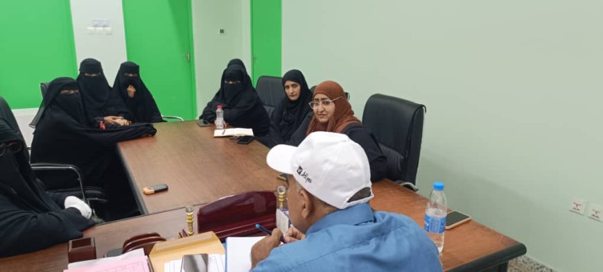 اللجنة المجتمعية النسوية بخنفر تشيد بجهود مستشفى الرازي خلال زيارة دعم وتعاون لتحسين الخدمات الصحية