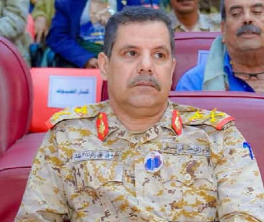 قائد محور عتق يبعث برقية تهنئة إلى معالي وزير الدفاع ورئيس هيئة الأركان العامة وقائد المنطقة العسكرية الثالثة بمناسبة حلول عيد الأضحى المبارك