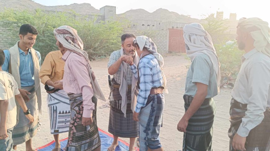 رئيس تنفيذية انتقالي أبين يؤدي صلاة عيد الأضحى المبارك مع جموع المصلين