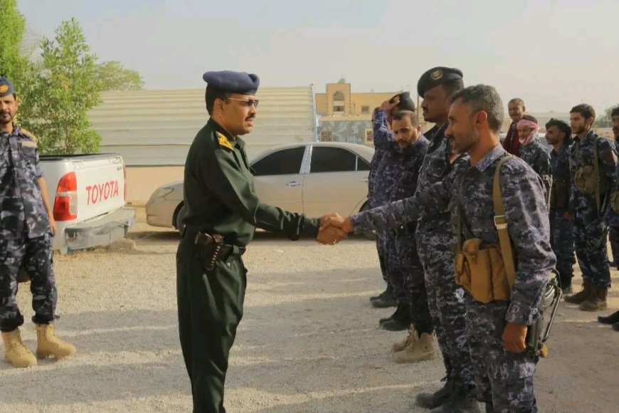 نائب مدير عام الأمن بوادي حضرموت يتفقد الوحدات الأمنية بمناسبة عيد الاضحى المبارك