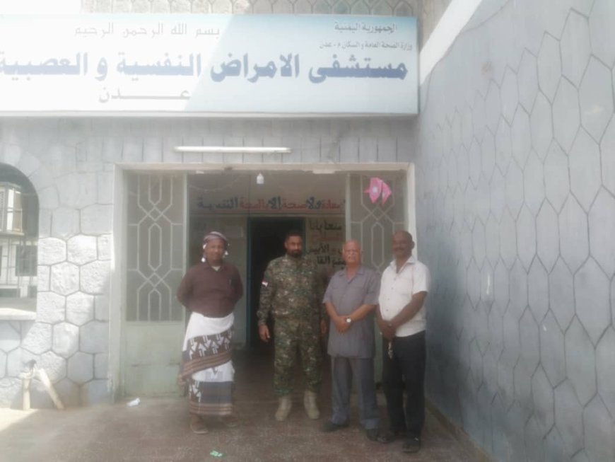 مدير عام مستشفى الأمراض النفسية ونائبه يقومان بزيارة عيدية لنزلاء المستشفى