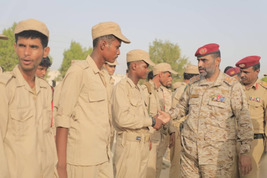في ثاني أيام العيد.. قائد محور الغيضة يعايد الأبطال في المواقع الأمامية ويشدّد على الجاهزية القتالية