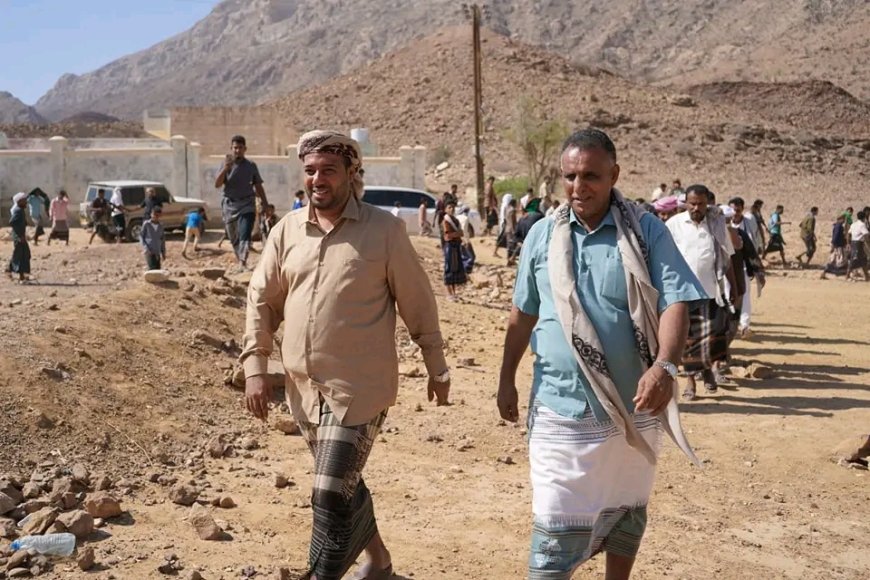 الوزير العكبري يقوم بزيارة معايدة إلى وادي المسنى بأرياف المكلا بمناسبة عيد الأضحى المبارك
