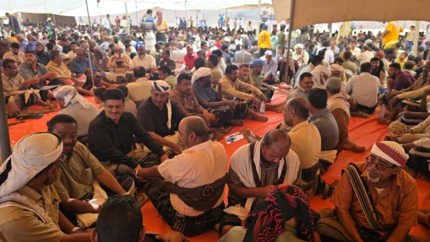 بتمويل ذاتي من أهالي العرسان.. الروضة تحتضن زفافًا جماعيًا لـ (108) عريس وعروس في مشهد استثنائي من الفرح والتكاتف