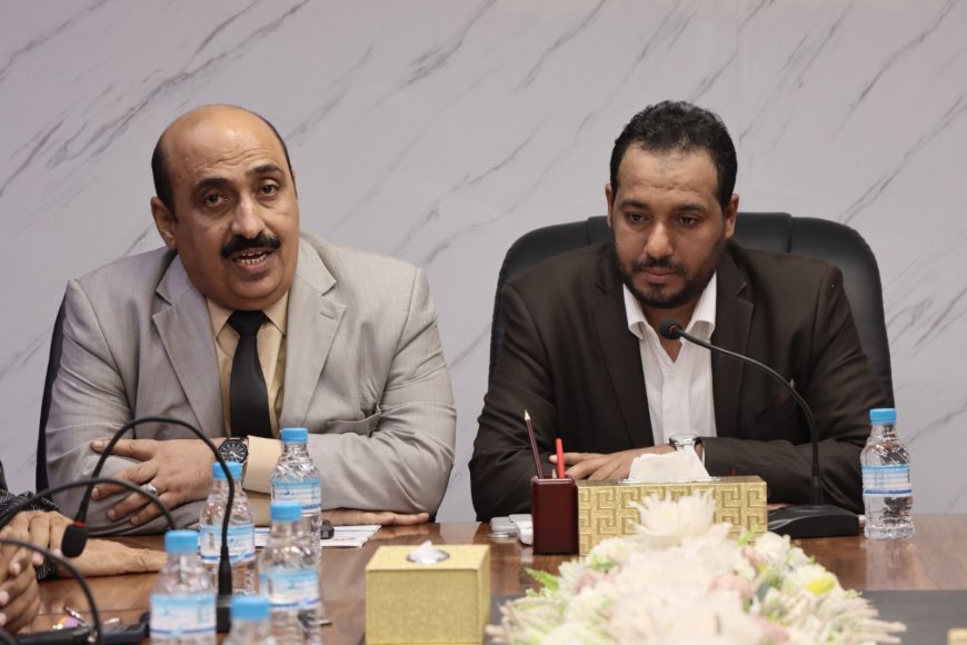 الوزير العكبري يزور مكتب تربية ساحل حضرموت ويشيد بكوادره في إنجاز التكاليف الوزارية للعام الدراسي المنصرم