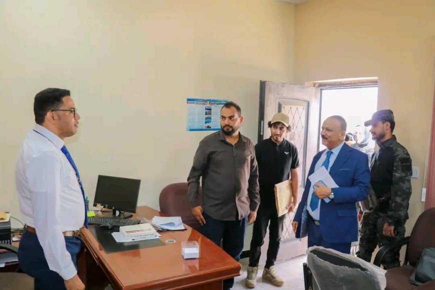 وزير النقل يتفقد مستوى الانضباط الوظيفي في ديوان الوزارة بعد إجازة عيد الأضحى المبارك