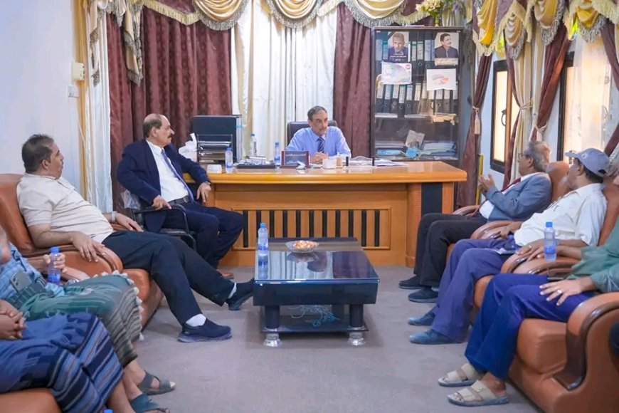 الأمين العام للمجلس المحلي يتفقد مستوى الانضباط الوظيفي عقب إجازة عيد الأضحى المبارك