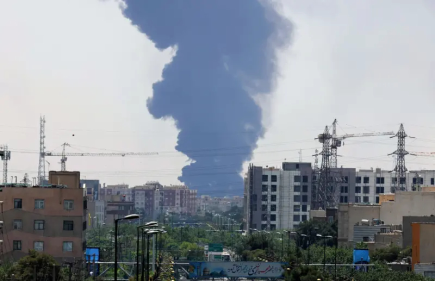 إيران تطلق دفعة جديدة من الصواريخ نحو إسرائيل، ونتنياهو يصف المواجهة بين البلدين بالـ"وجودية"
