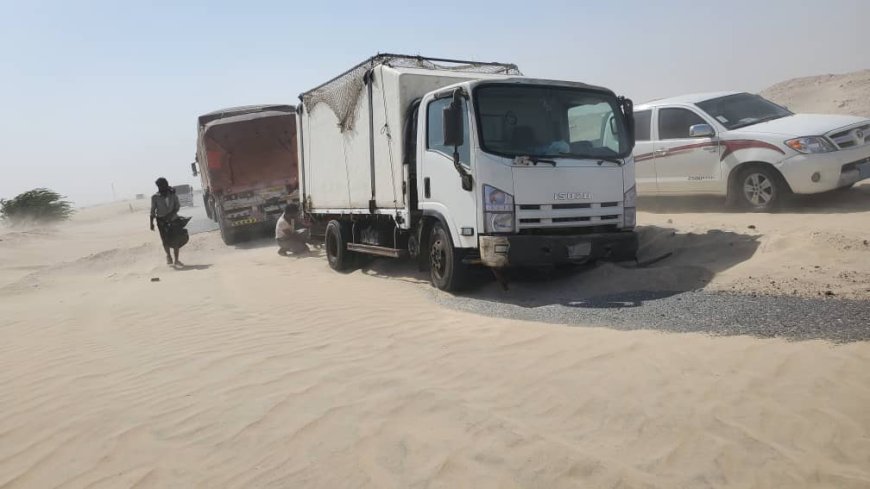 مدير عام رضوم يوجه بفتح طريق عرقة ويناشد صندوق صيانة الطرق لإزالة الرمال المتحركة بالخط الدولي