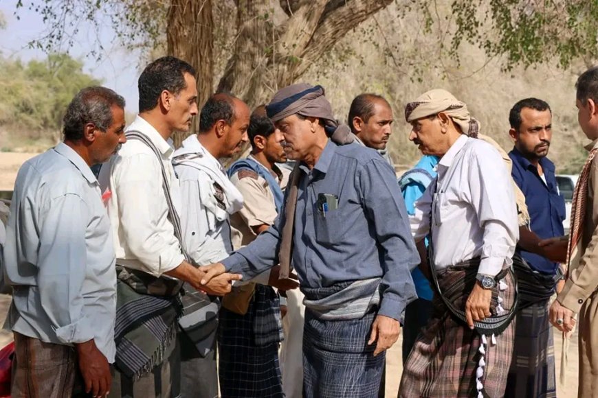الأمين العام وعدد من قيادات السلطة المحلية يصلون مديرية جردان لتقديم العزاء في الدكتور سالم بن سريع