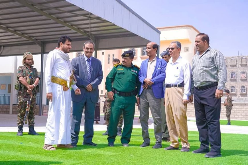 الأمين العام ومدير عام شرطة شبوة يتفقدان مستوى الإنجاز في مشروعي مدرسة الأوائل وروضة الأطفال بمدينة عتق