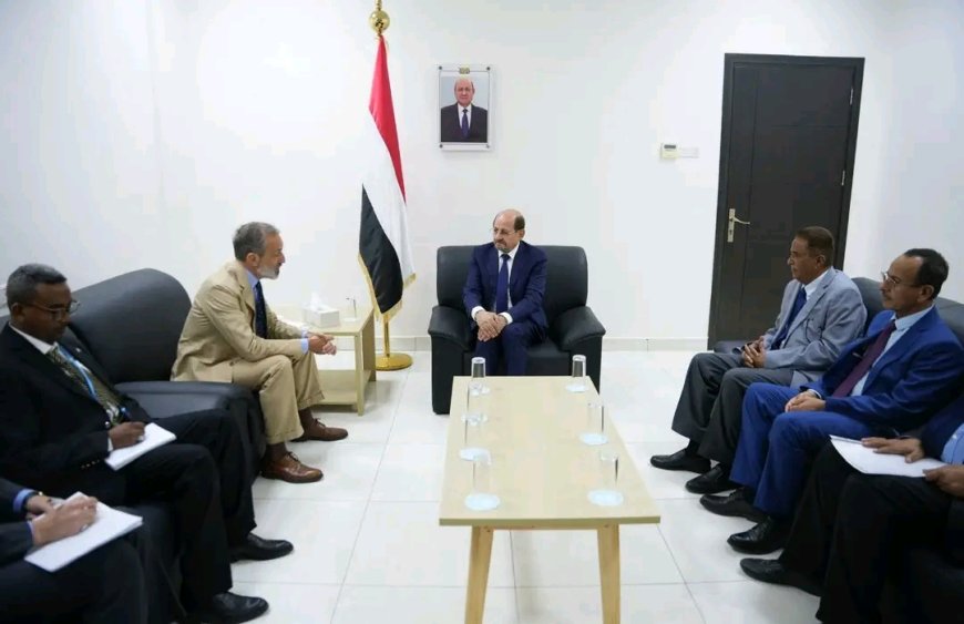 وزير الخارجية يلتقي في عدن المنسق المقيم للأمم المتحدة في اليمن