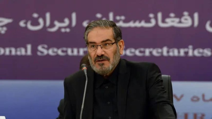 علي شمخاني: من هو مستشار خامنئي الذي أُعلِن مقتله ثم أرسل للمرشد الأعلى "أنا على قيد الحياة"؟