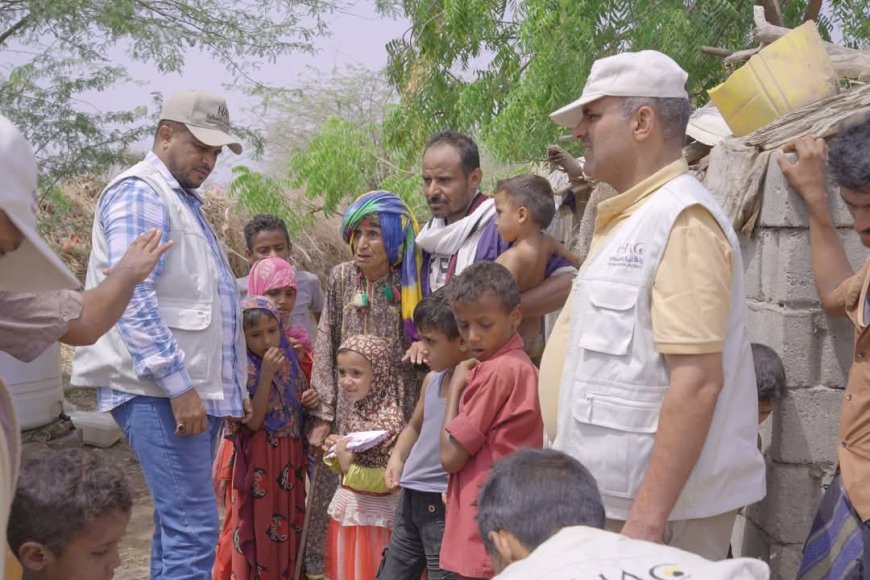 الحديدة.. خلية الأعمال الإنسانية تقدم مساعدات طارئة لأسرة فقدت أبناءها في حيس