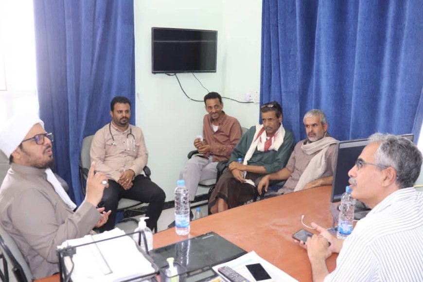 مدير عام مديرية عتق يزور مركز الرباط الصحي ويشيد بالخدمات الطبية المقدمة