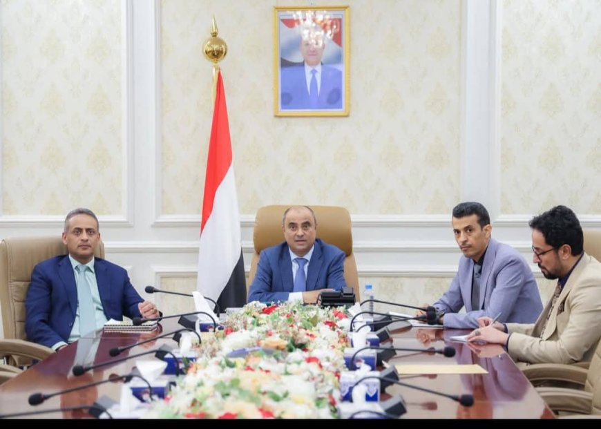 رئيس الوزراء يستعرض مع وزير الدولة البريطاني علاقات التعاون المشتركة