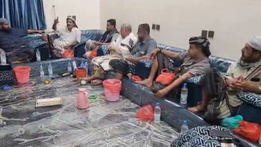 اللجنة الشعبية لفتح طريق عقبة ثرة تلتقي بقائد الحزام الأمني في محافظة أبين